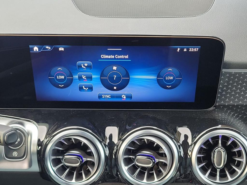 2026 Mercedes-BENZ GLB — миниатюра 17