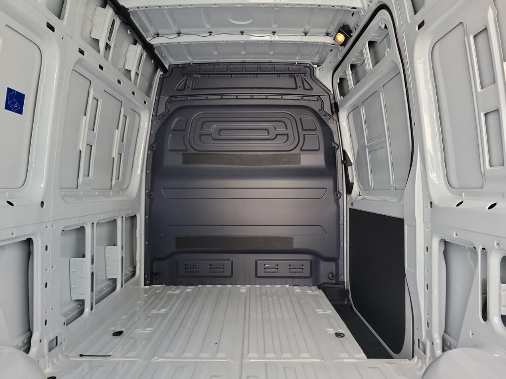 صورة 9 لـ 2025 Mercedes-BENZ OTHERS
