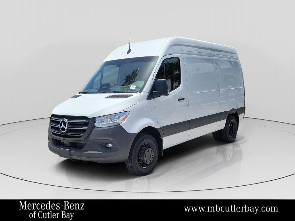 New 2025 Mercedes-Benz Sprinter 3500 144 WB Standard Roof Cargo