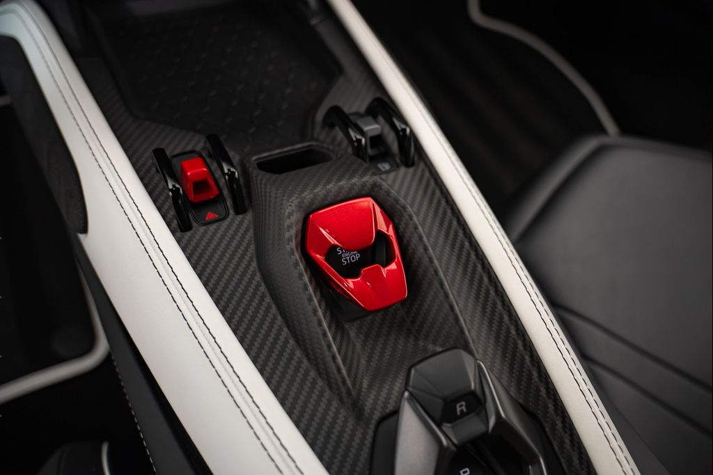 صورة 13 لـ 2024 Lamborghini REVUELTO