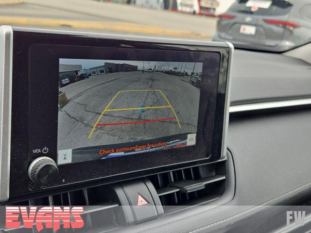 صورة 8 لـ 2025 Toyota RAV4 XLE