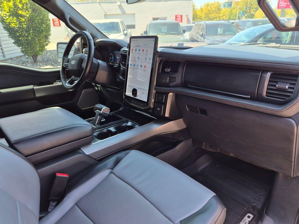 صورة 29 لـ 2023 FORD F-150 LIGHTNING PRO
