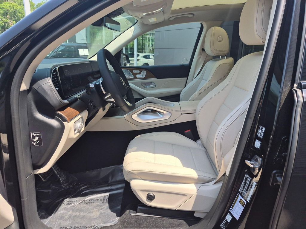 2026 Mercedes-BENZ GLS 缩略图 12