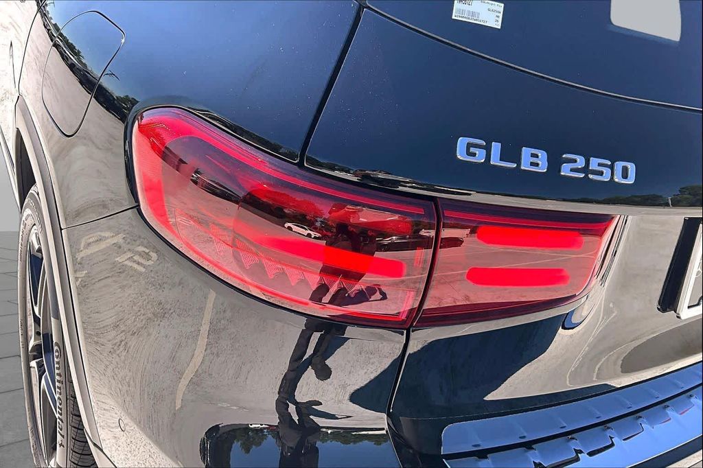 2026 Mercedes-BENZ GLB — миниатюра 28