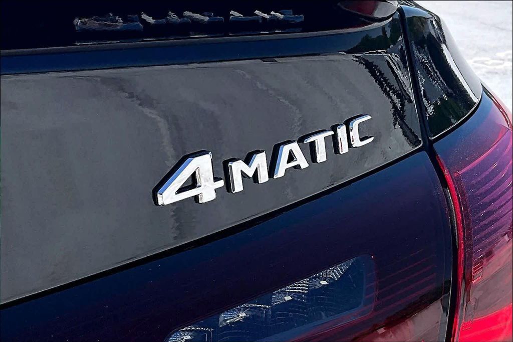 MERCEDES-BENZ GLC - 10