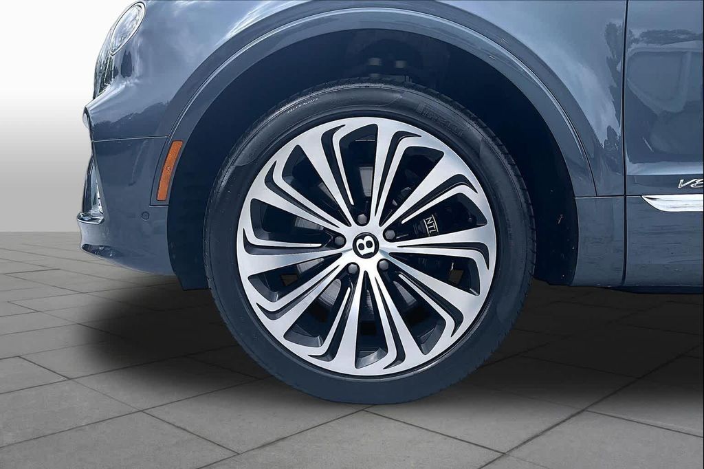 صورة 10 لـ 2022 BENTLEY BENTAYGA V8