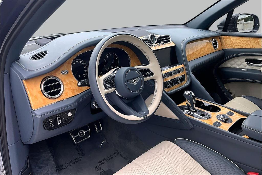 2022 Bentley BENTAYGA V8 — миниатюра 17