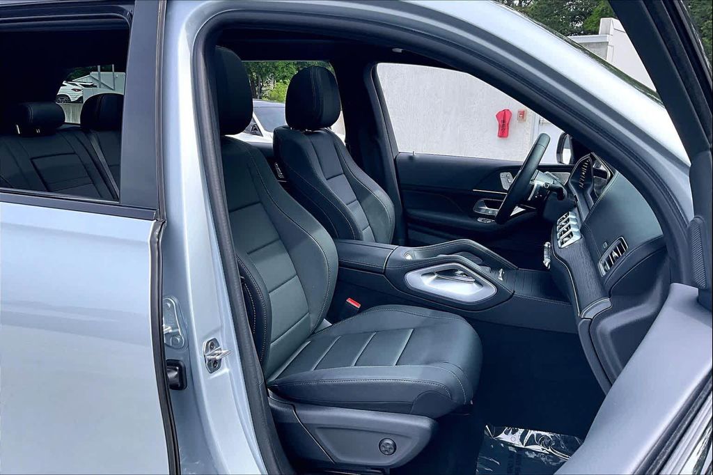 MERCEDES-BENZ GLS - 9