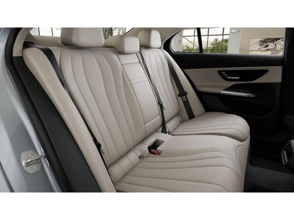 MERCEDES-BENZ E-CLASS - 5