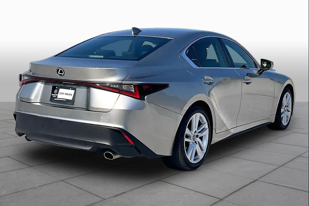 صورة مصغرة 12 لـ 2021 Lexus IS 300 BASE