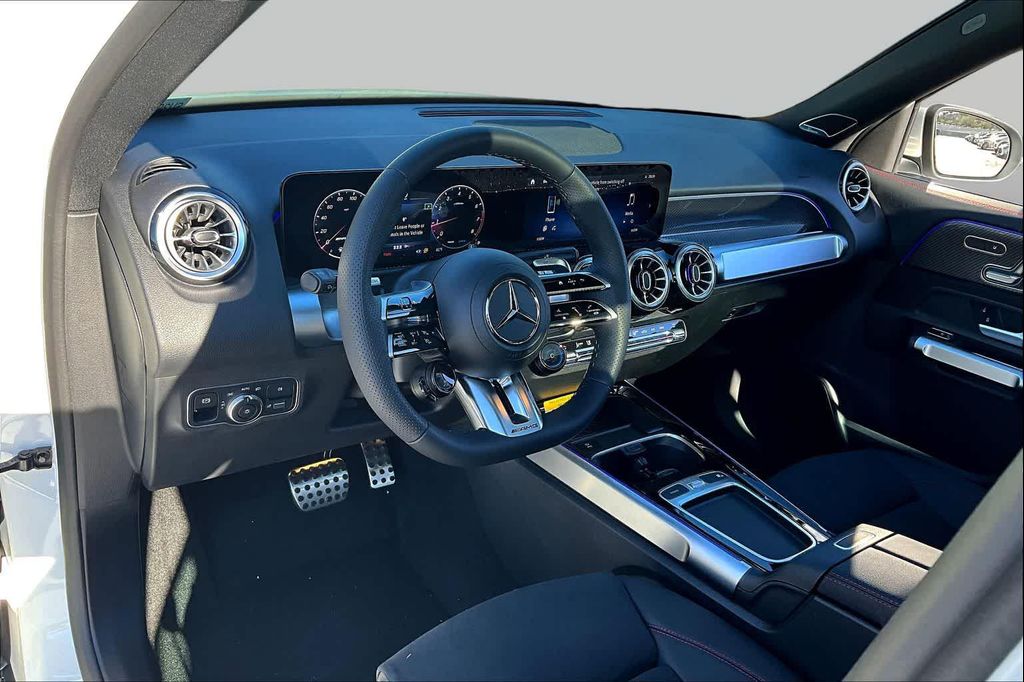 2025 Mercedes-BENZ AMG GLB 35 4MATIC thumbnail 18