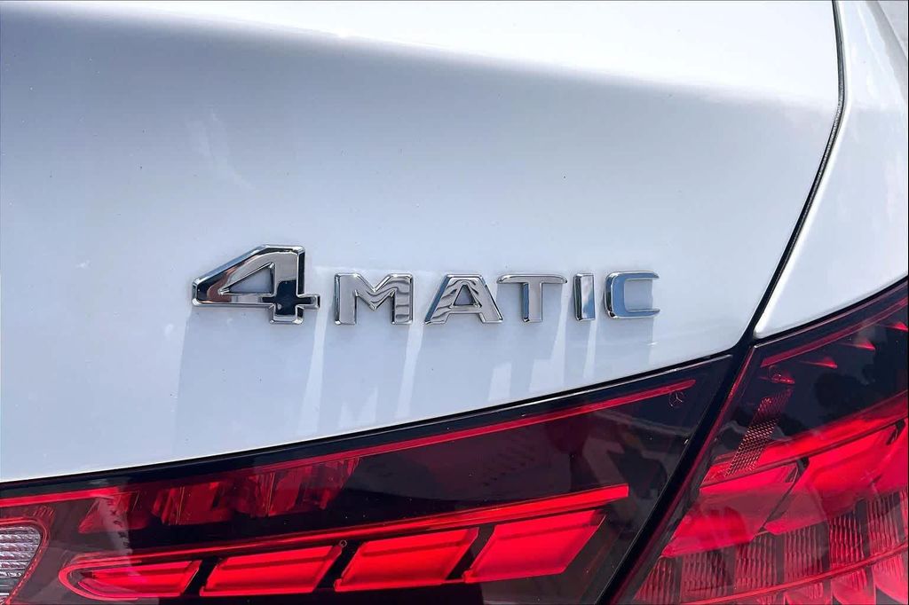 2025 Mercedes-BENZ C-CLASS 照片 10