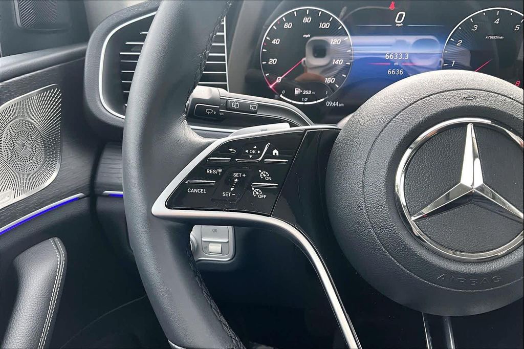 2026 Mercedes-BENZ GLE — миниатюра 24