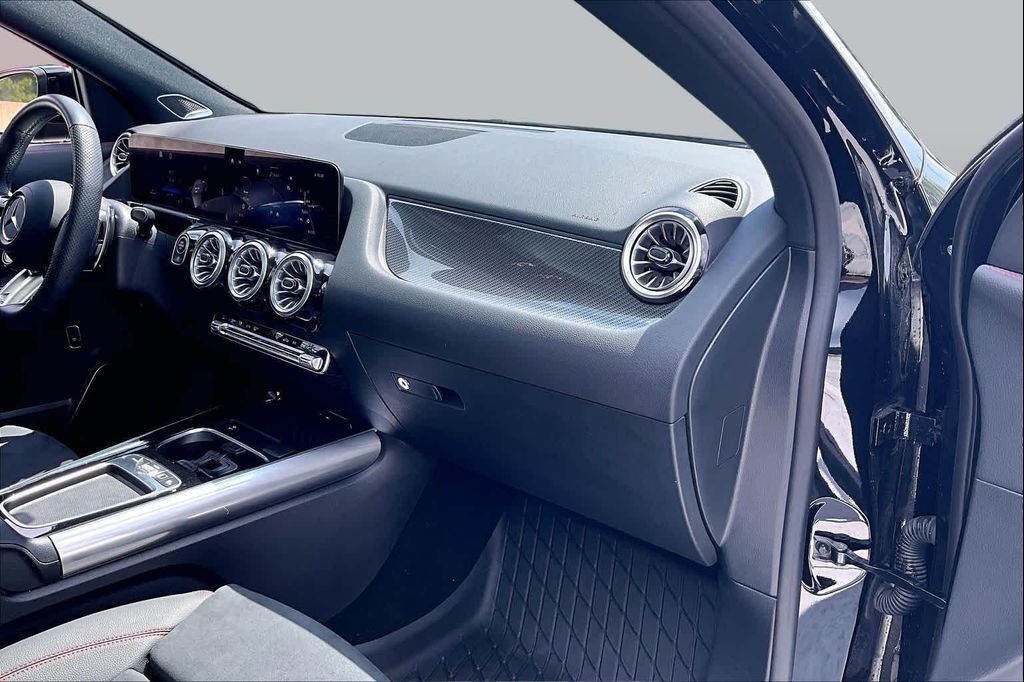 2026 Mercedes-BENZ AMG GLA 35 4MATIC — миниатюра 18