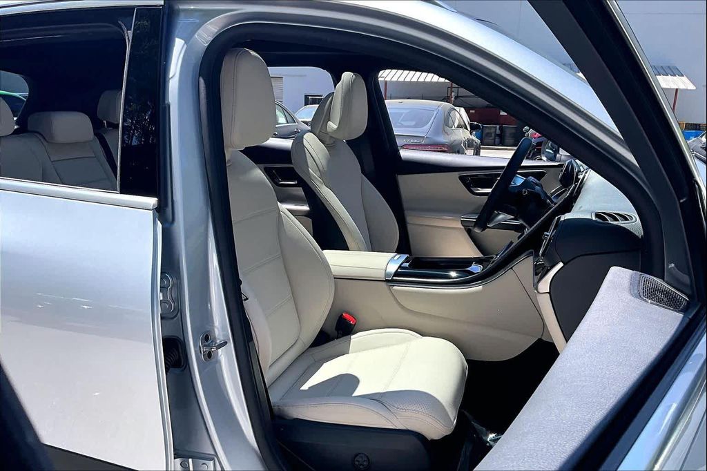 MERCEDES-BENZ GLC - 9