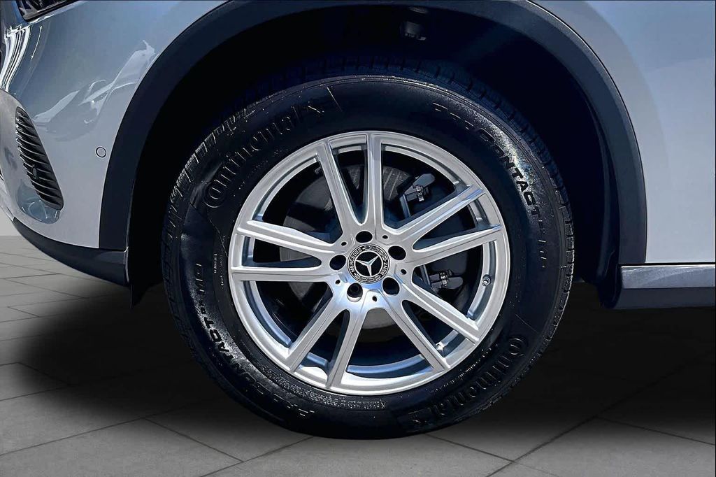 MERCEDES-BENZ GLC - 10