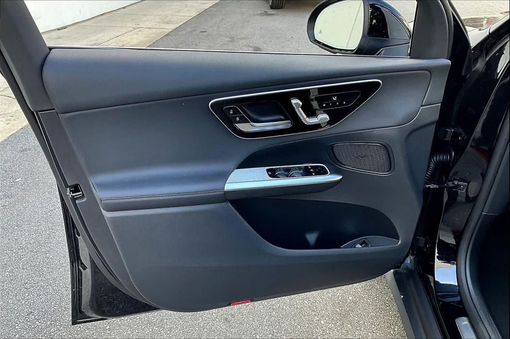 MERCEDES-BENZ GLC - 10