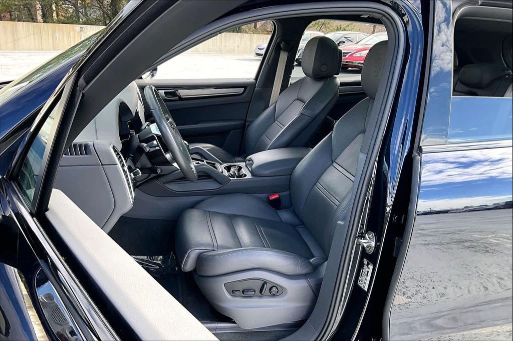 PORSCHE CAYENNE - 8
