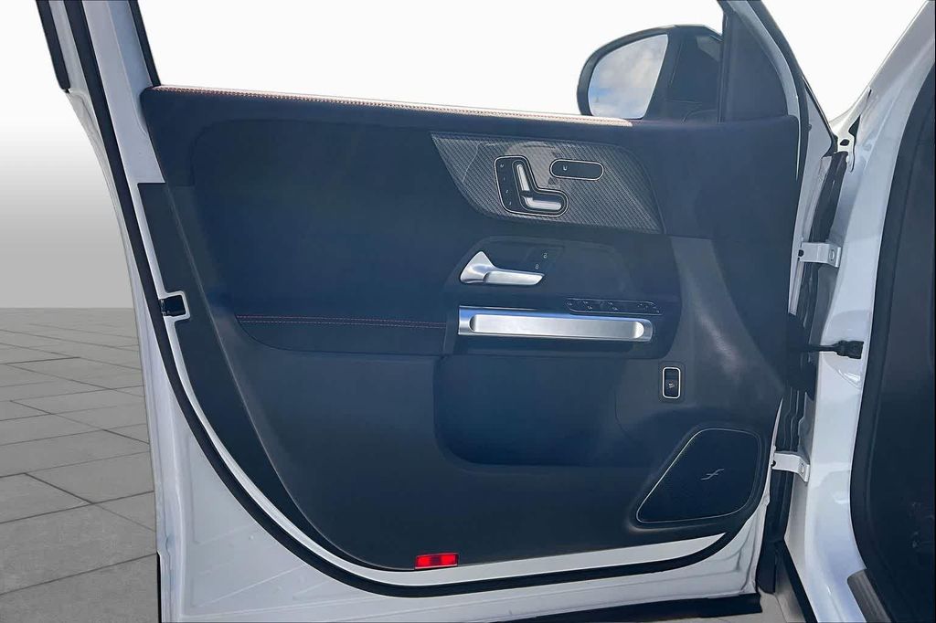 2026 Mercedes-BENZ AMG GLB 35 4MATIC — миниатюра 22
