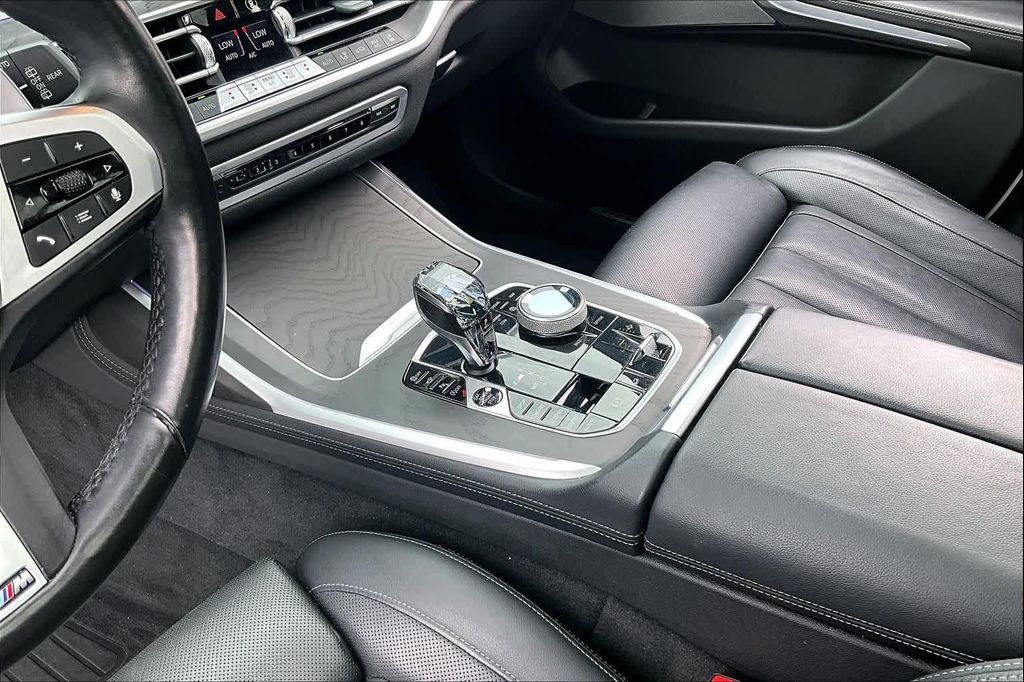 صورة مصغرة 17 لـ 2021 BMW X7 M50I