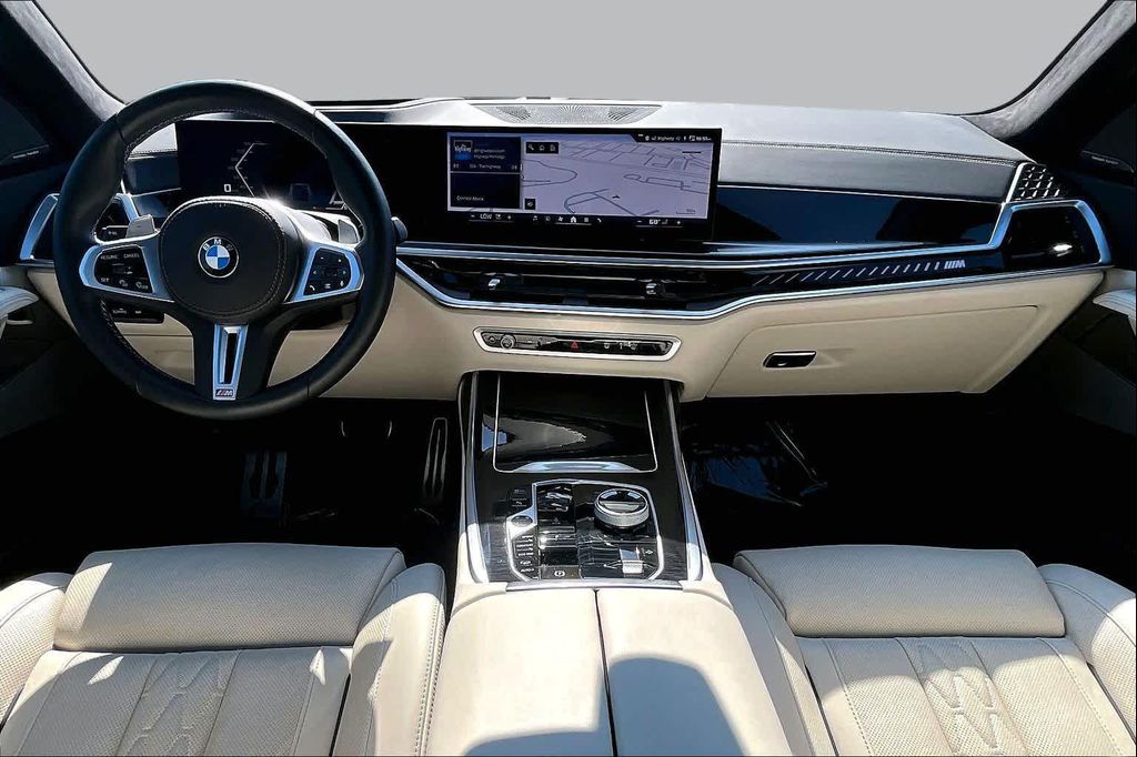 صورة 16 لـ 2026 BMW X7 M60I