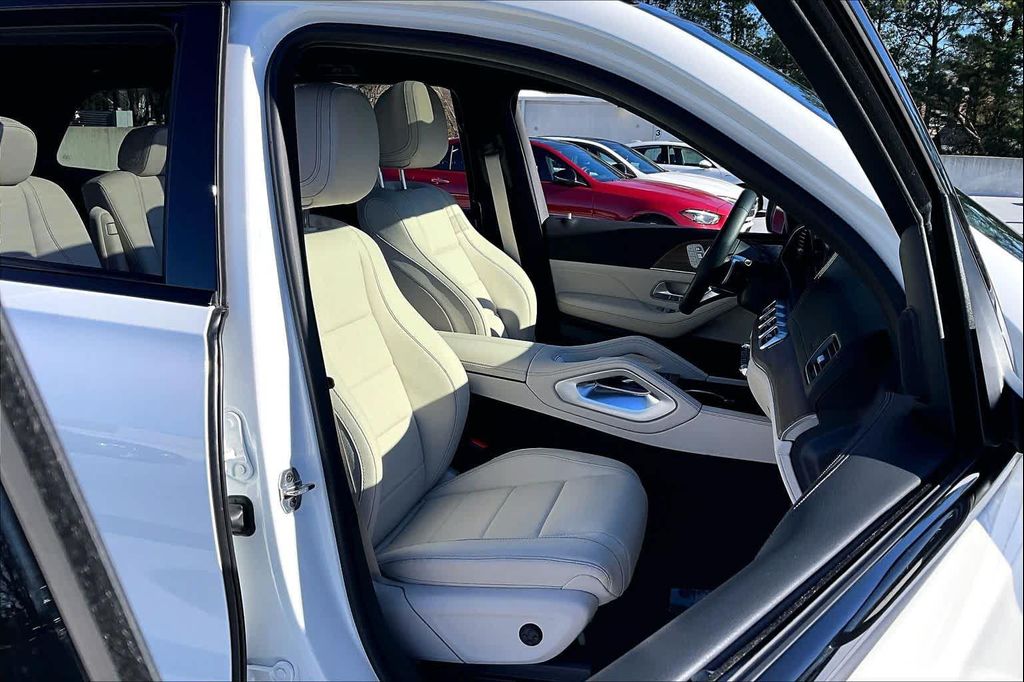 MERCEDES-BENZ GLS - 9