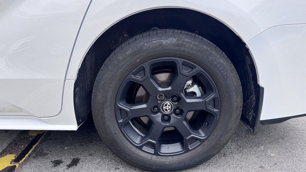 TOYOTA SIENNA - 8