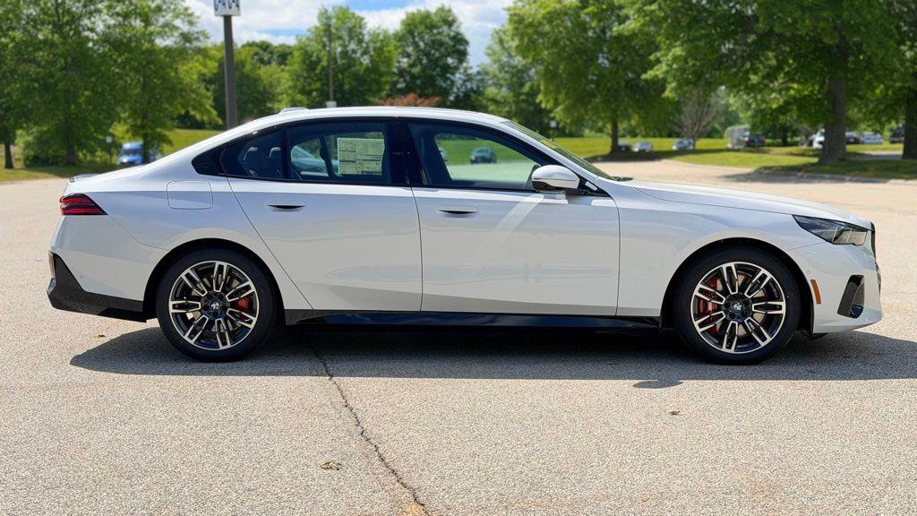 2027 BMW 540 I XDRIVE — фото 6