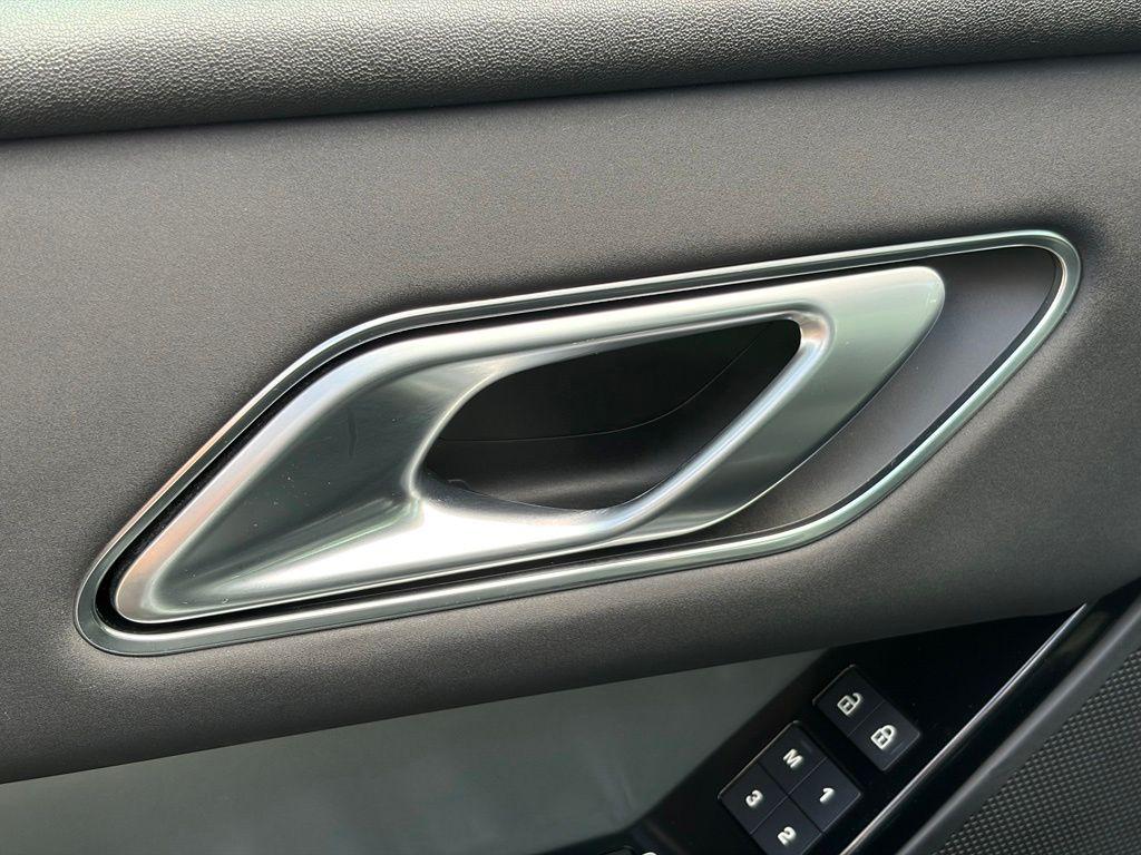 صورة 13 لـ 2024 LAND Rover RANGE ROVER VELAR P250 S