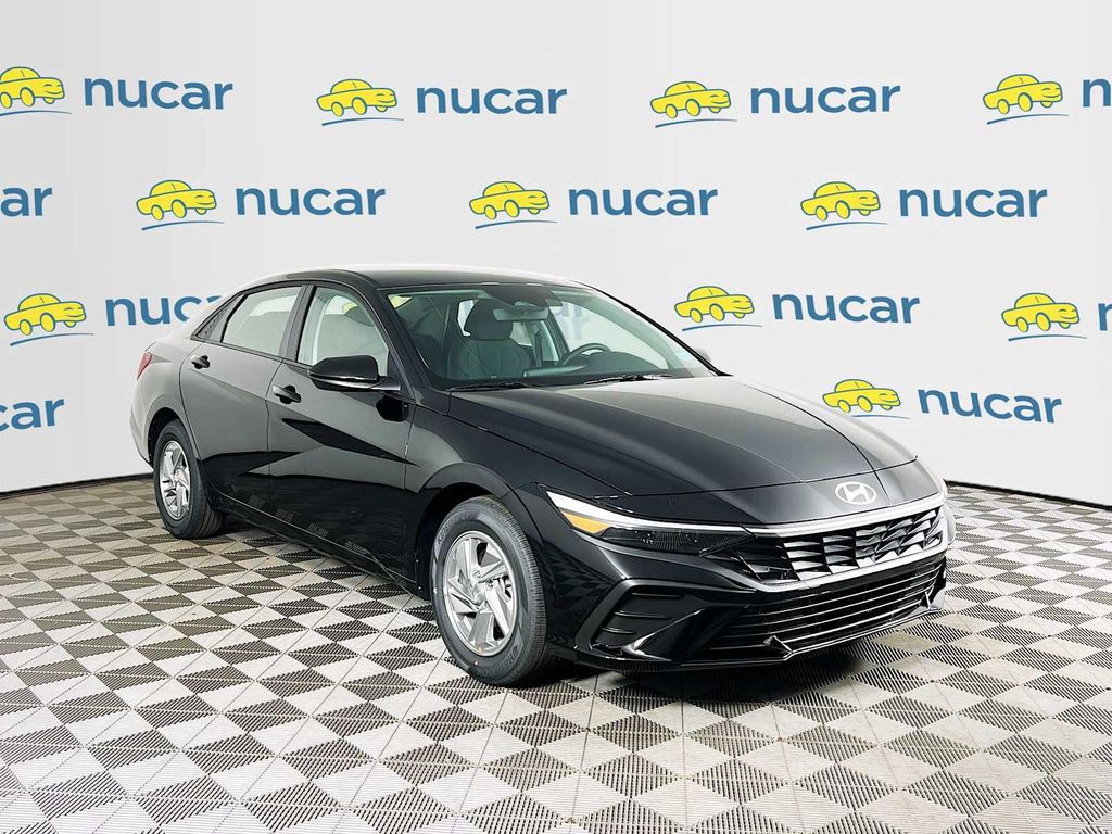 New 2026 Hyundai ELANTRA SE