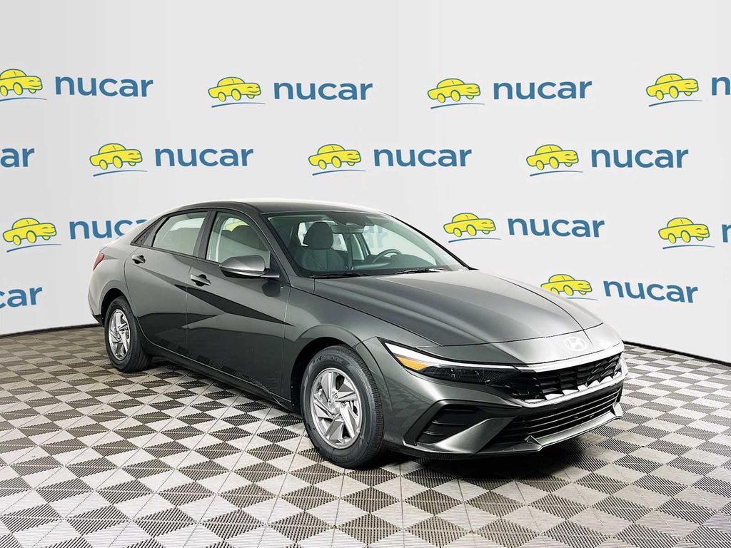 New 2026 Hyundai ELANTRA SE