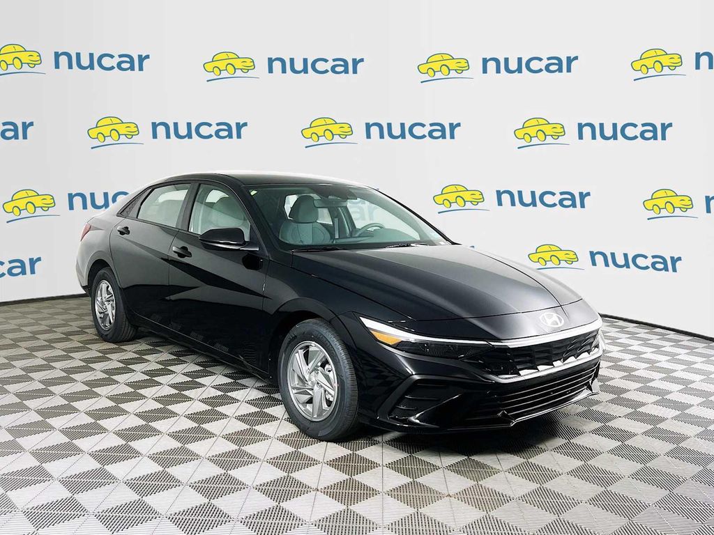 New 2026 Hyundai ELANTRA SE