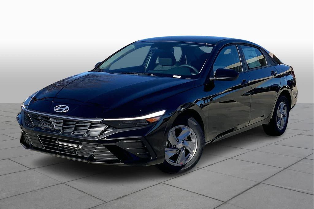 New 2026 Hyundai ELANTRA SE