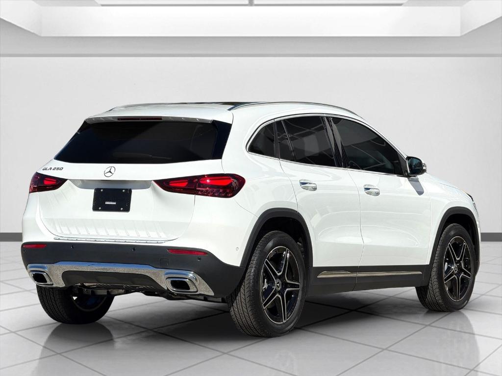 MERCEDES-BENZ GLA - 3