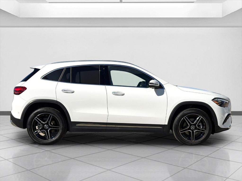 MERCEDES-BENZ GLA - 2