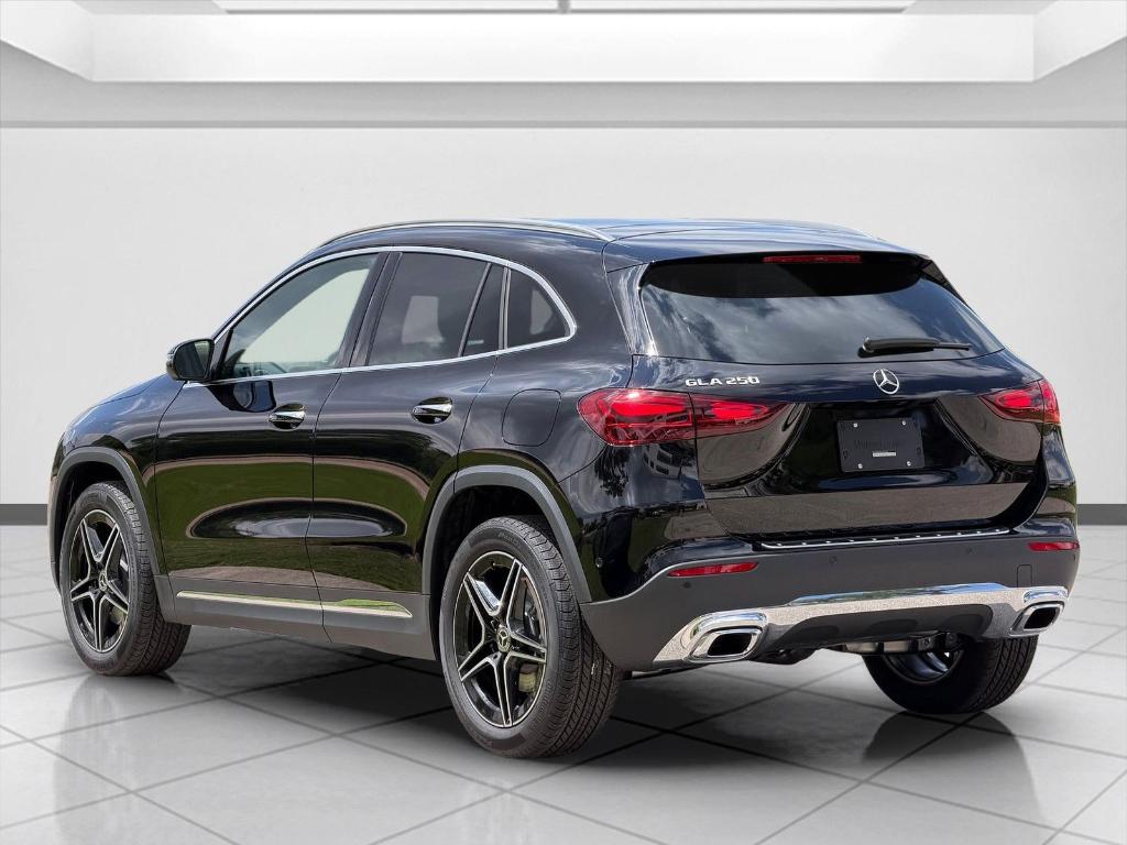 MERCEDES-BENZ GLA - 4