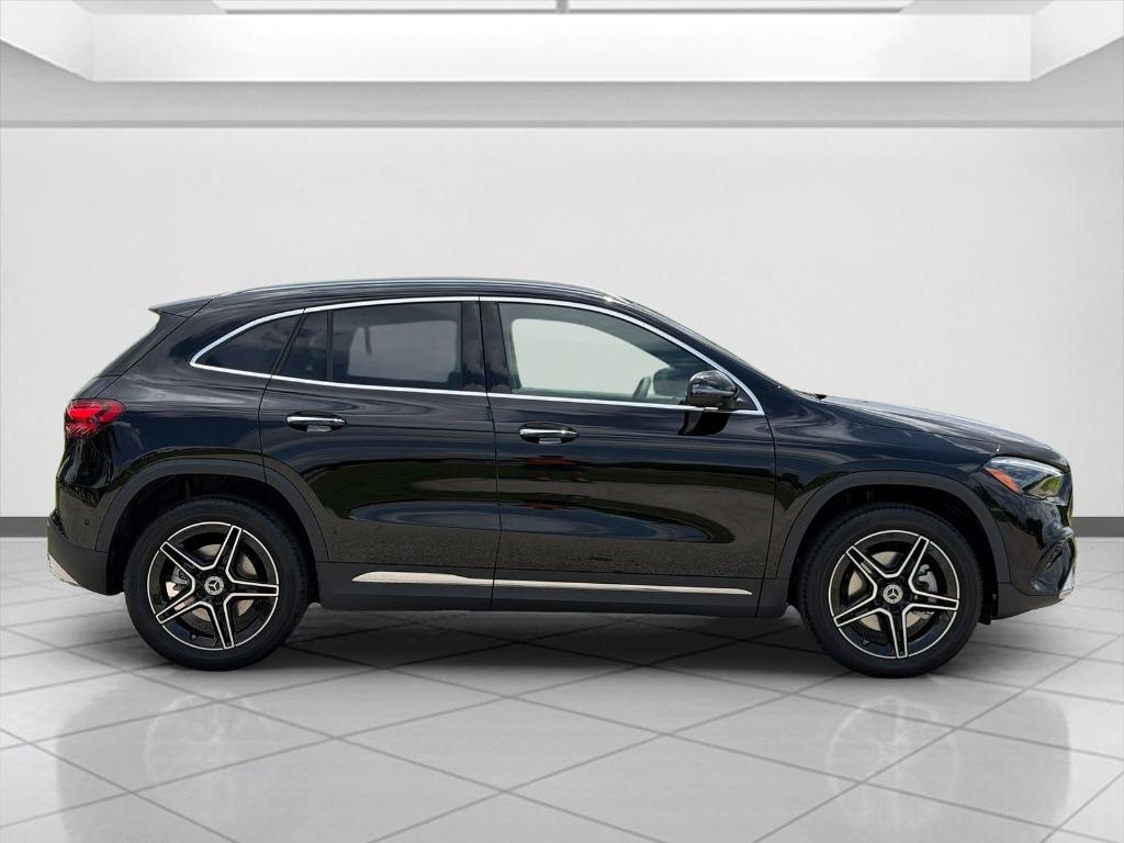 MERCEDES-BENZ GLA - 2