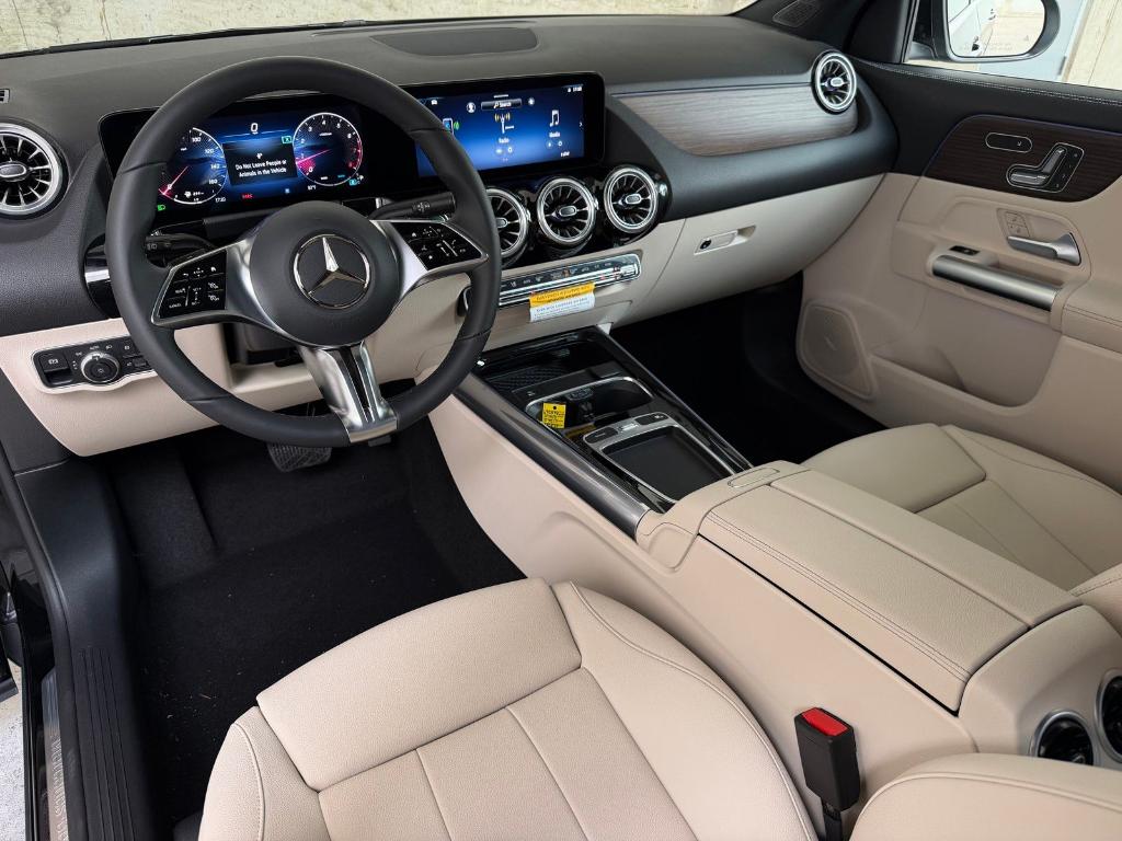 MERCEDES-BENZ GLA - 7