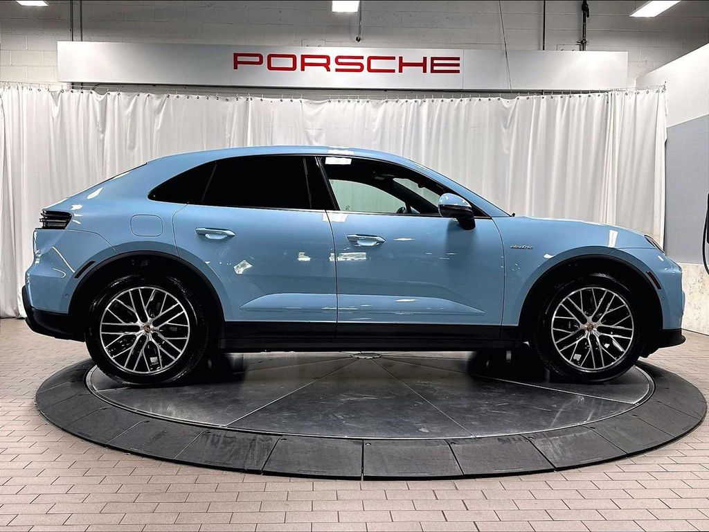 صورة 8 لـ 2025 Porsche MACAN MACAN ELECTRIC