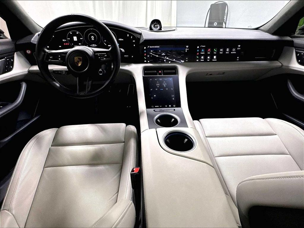 صورة مصغرة 15 لـ 2024 Porsche TAYCAN TURBO