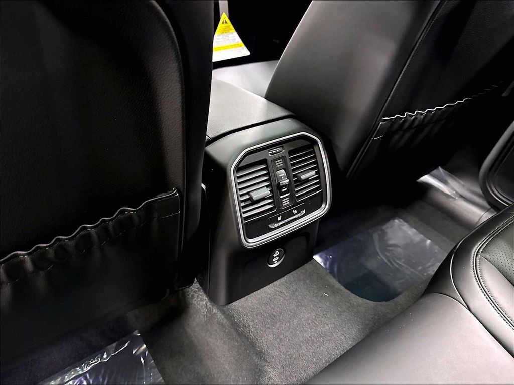 صورة مصغرة 24 لـ 2026 Porsche MACAN