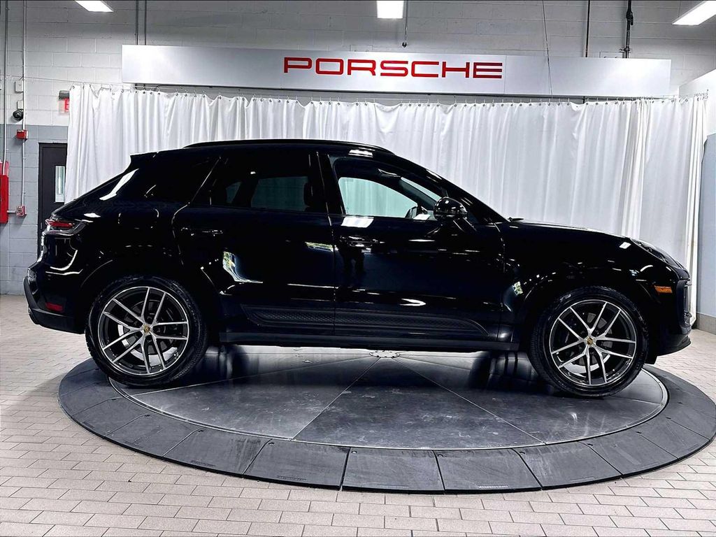 PORSCHE MACAN - 8