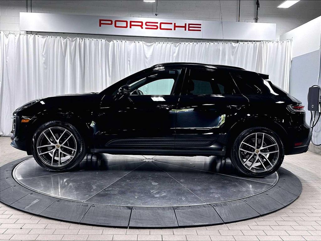 PORSCHE MACAN - 2
