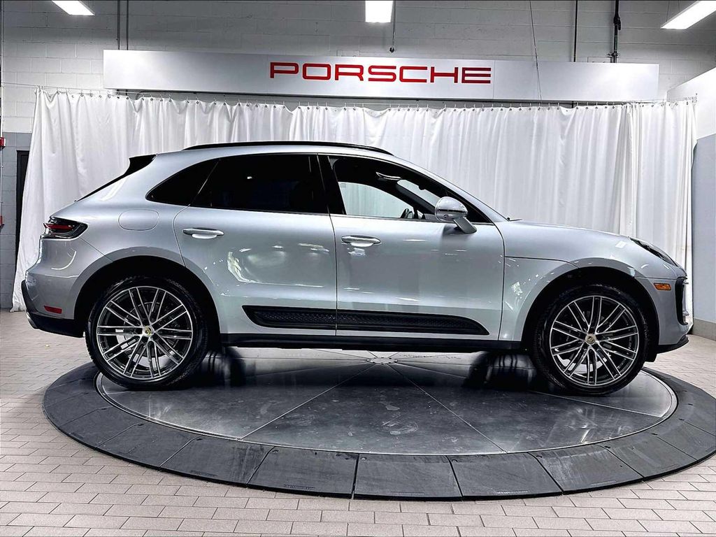 PORSCHE MACAN - 8