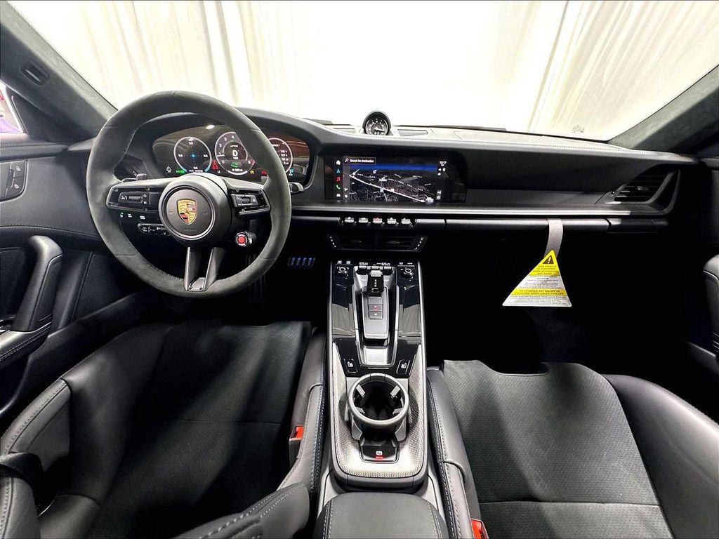 صورة مصغرة 14 لـ 2026 Porsche 911 CARRERA 4 GTS