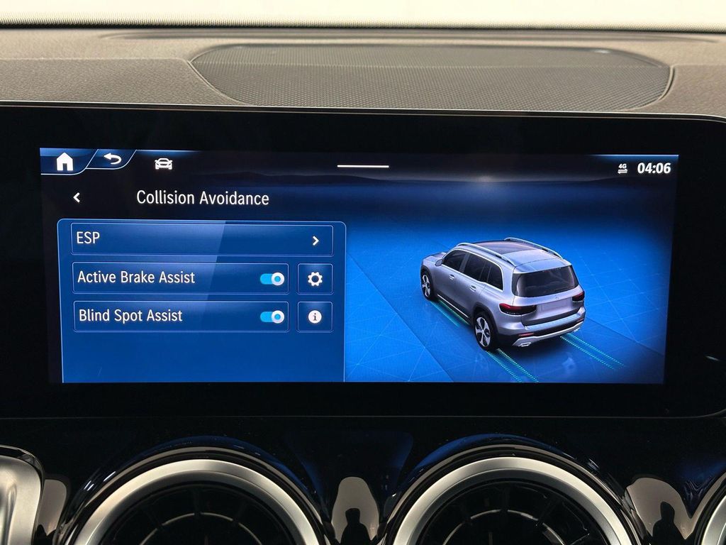 2026 Mercedes-BENZ GLB — миниатюра 31
