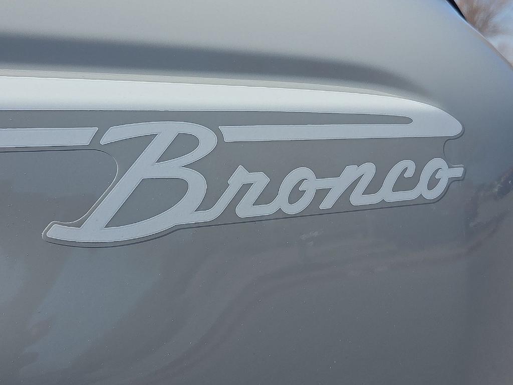 FORD BRONCO HERITAGE EDITION - 8