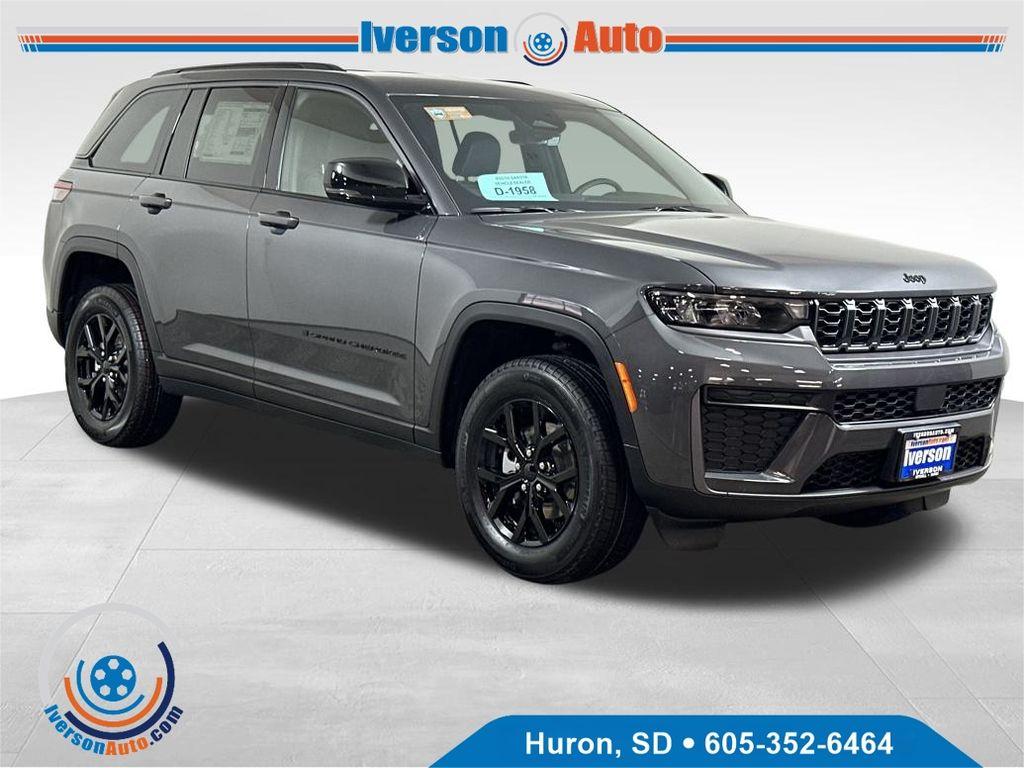 New 2026 Jeep Grand Cherokee Laredo