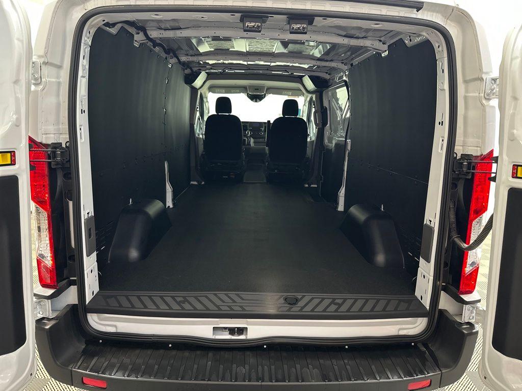 صورة مصغرة 11 لـ 2024 FORD TRANSIT-250 BASE