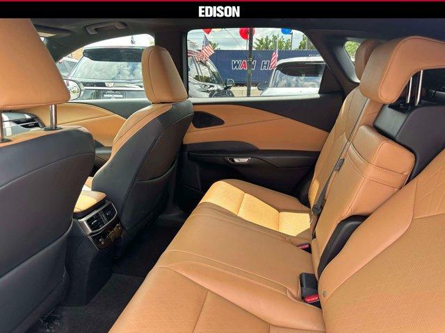 صورة 9 لـ 2023 Lexus RX 350